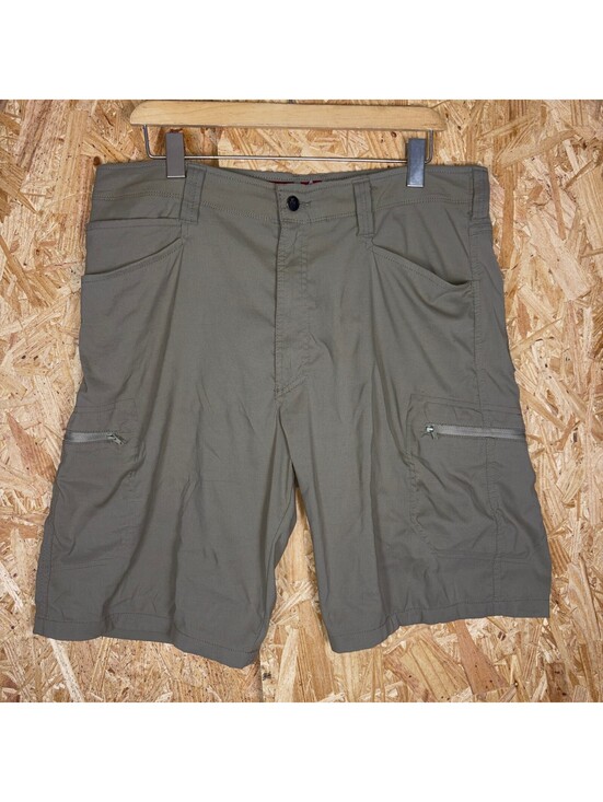 Wrangler Other - Wrangler Mens 38 Beige Cargo Shorts Used